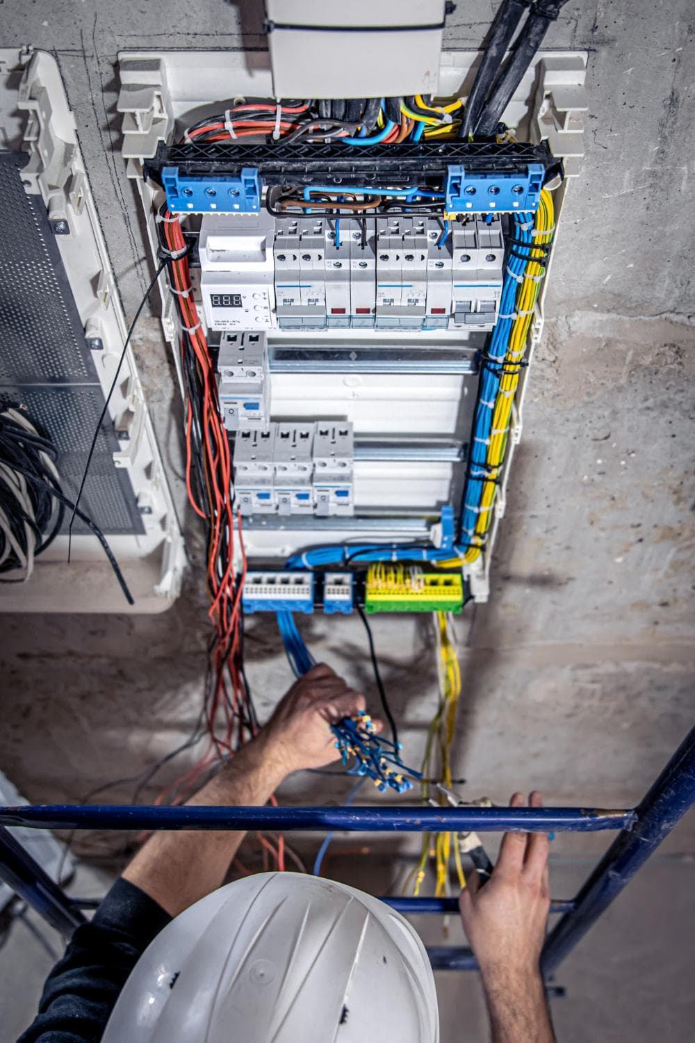 Montaż instalacji elektrycznej - nowe obwody i oświetlenie punktowe