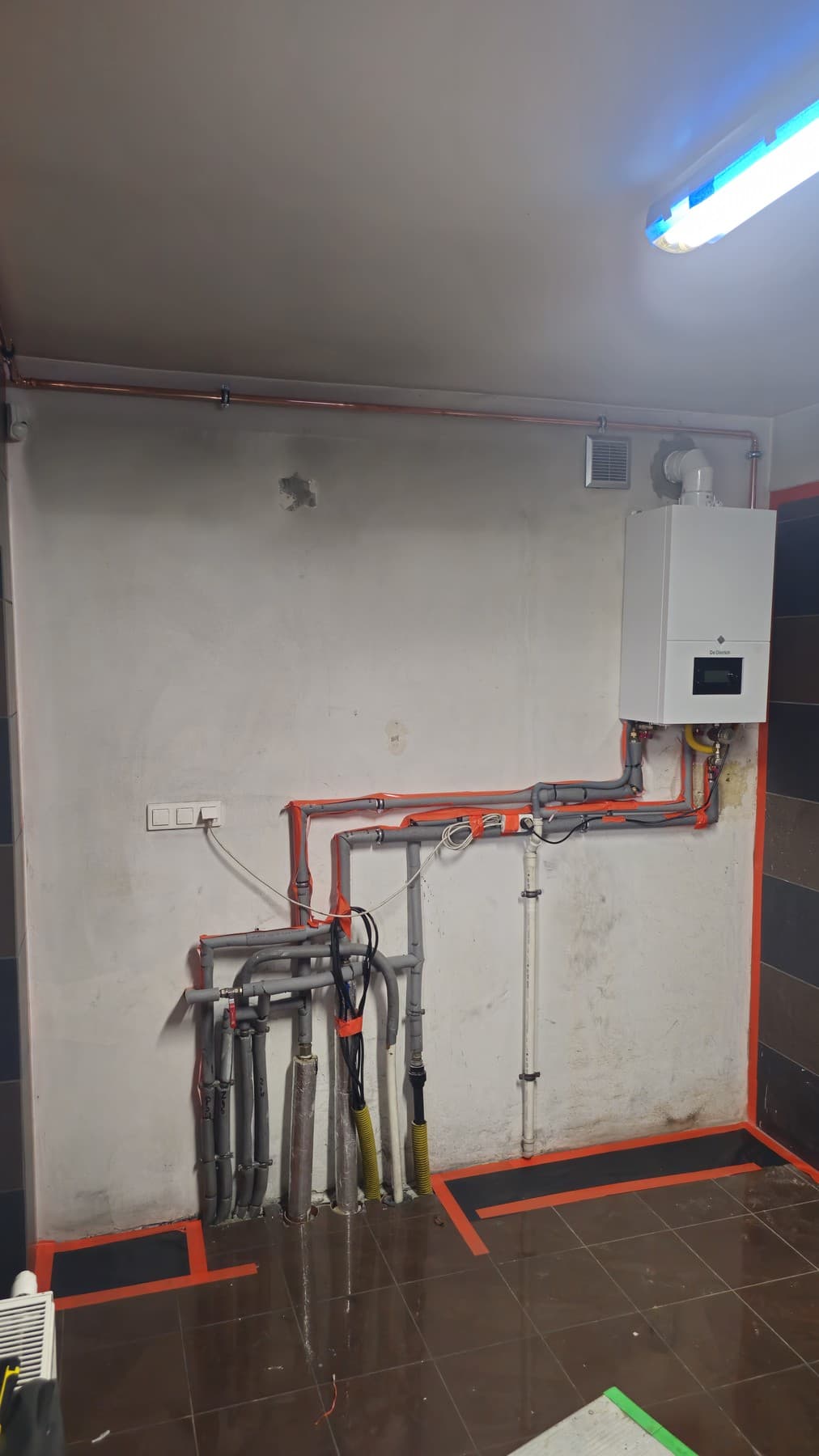 Prace przy instalacji centralnego ogrzewania - KlinBud